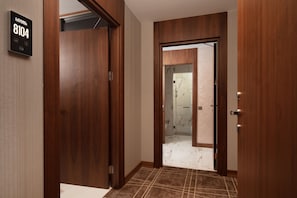Premium bedding, minibar, in-room safe, desk