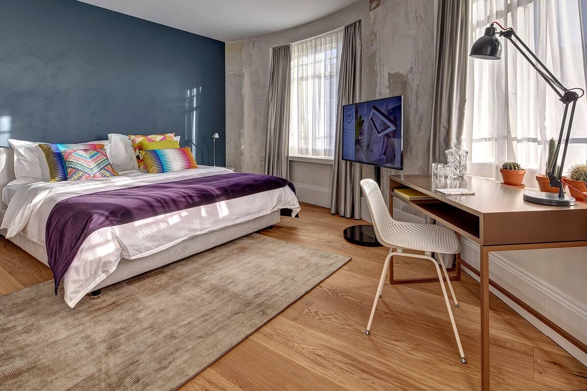 1 bedroom, hypo-allergenic bedding, in-room safe, desk