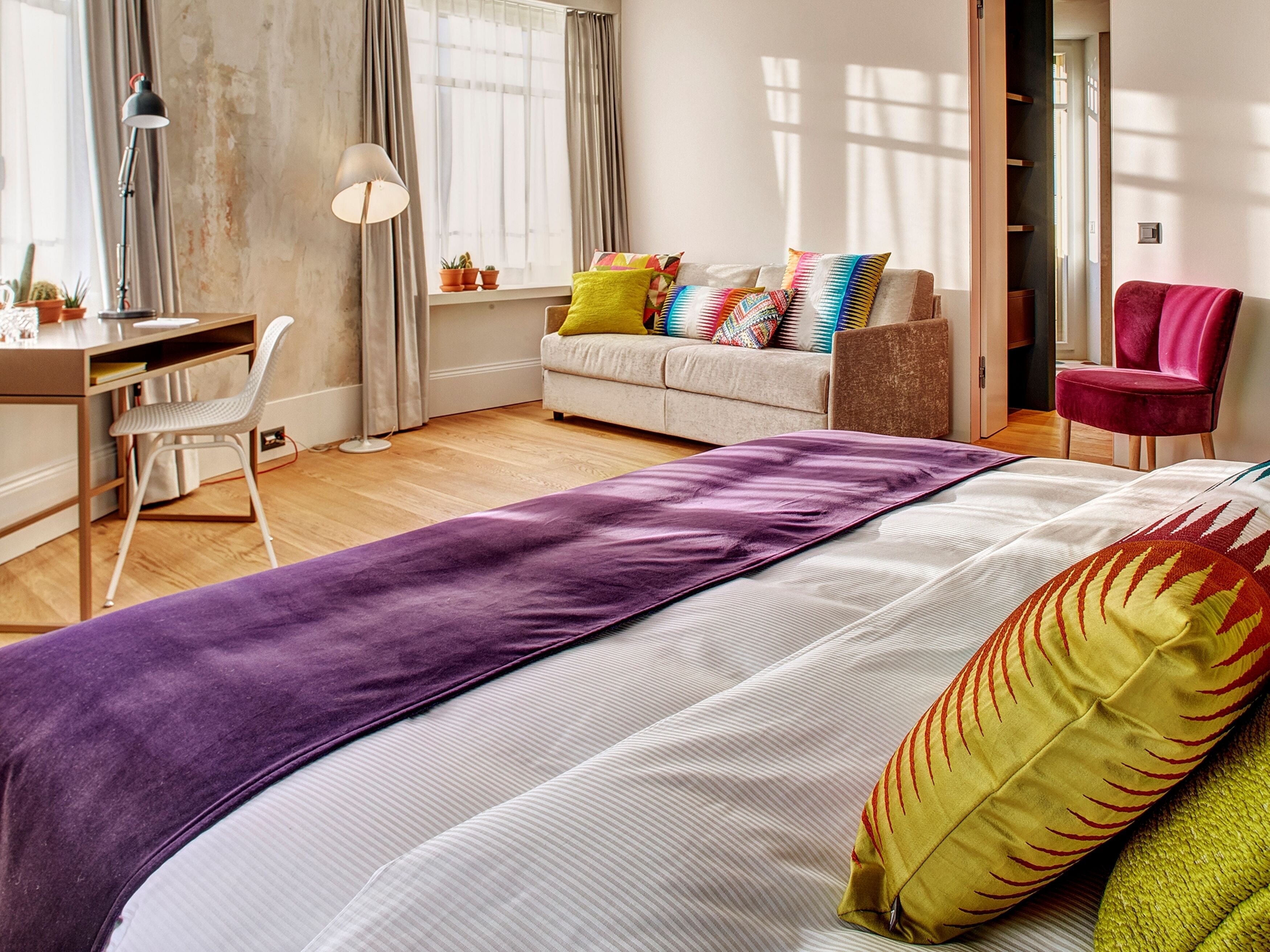 family junior suite | 1 bedroom, hypo-allergenic bedding, in-room safe, desk