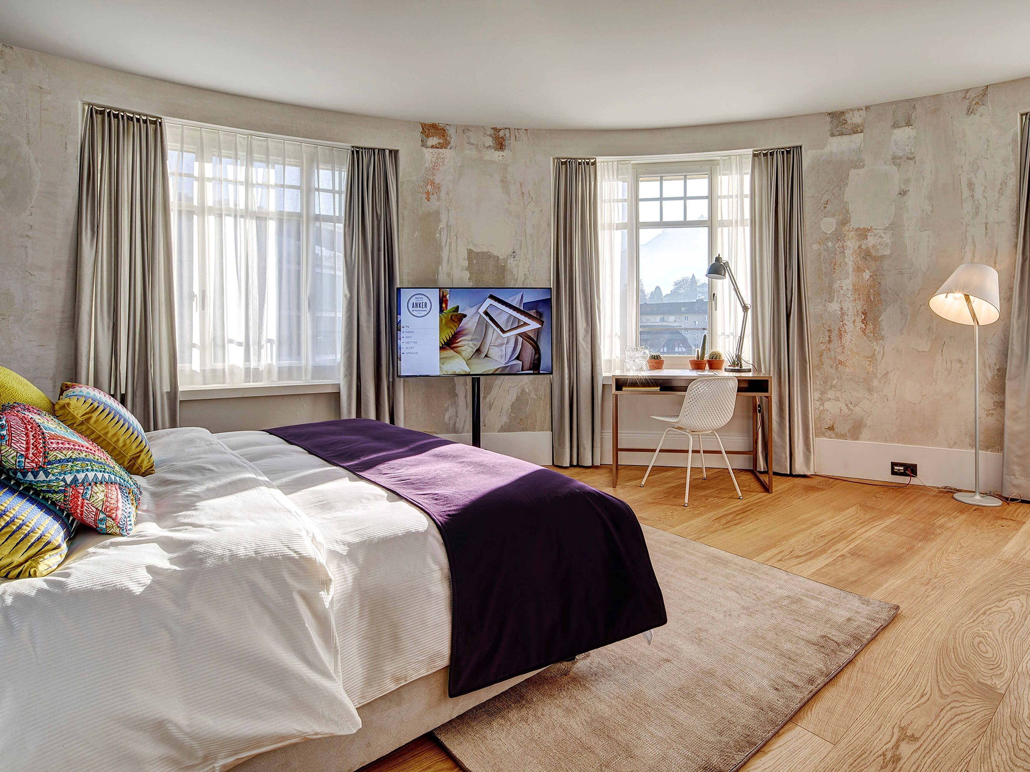 family junior suite | 1 bedroom, hypo-allergenic bedding, in-room safe, desk