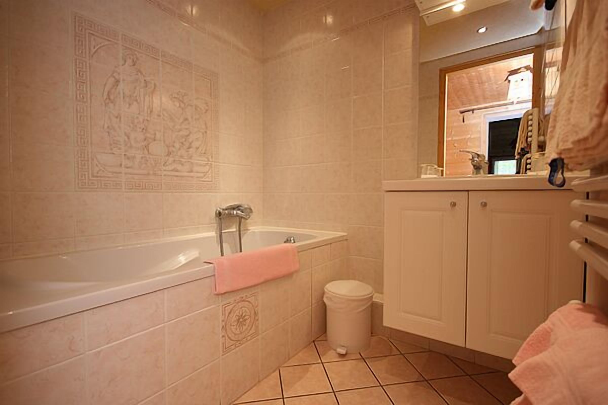 deep-soaking bathtub