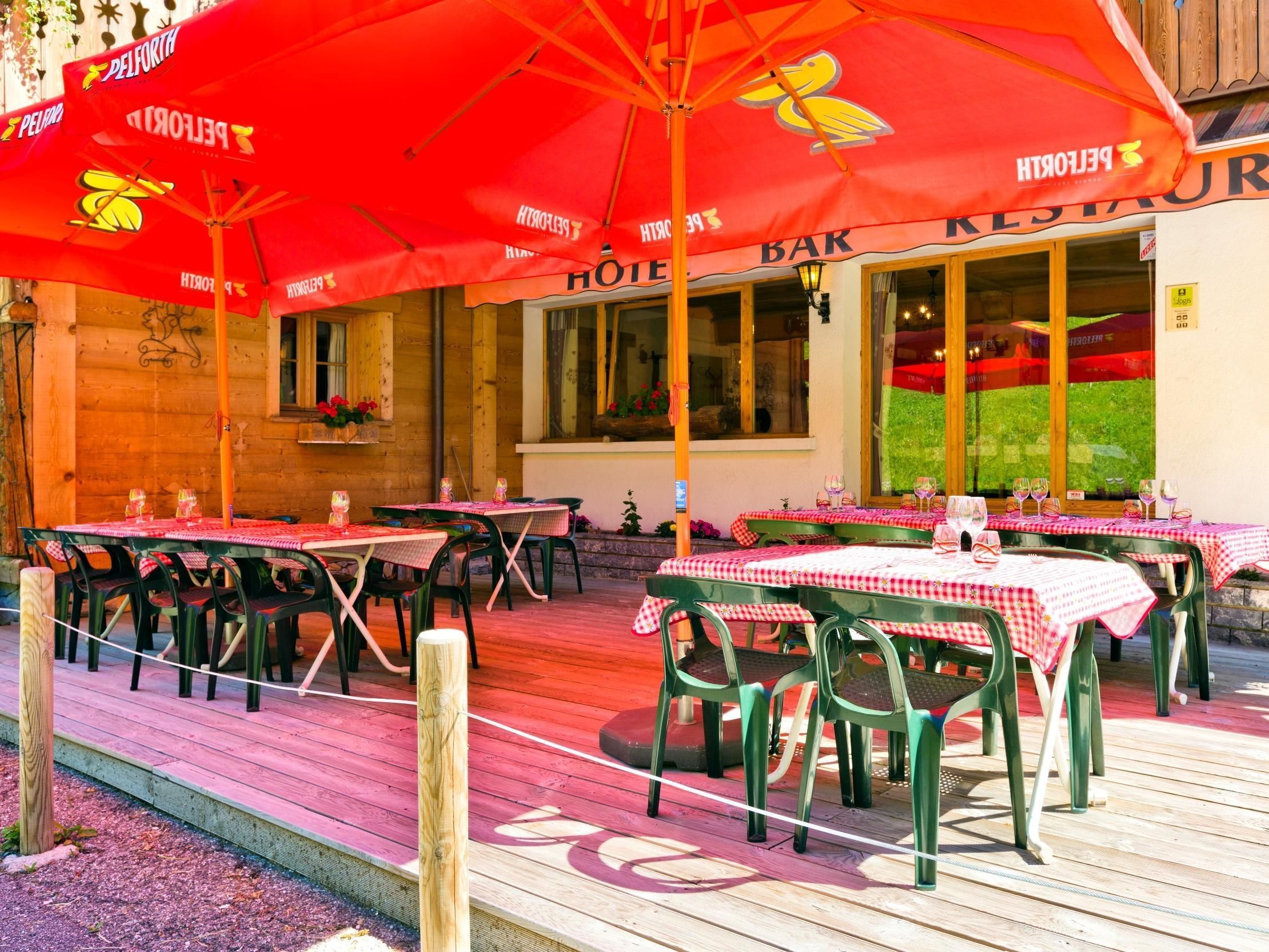 lunch and dinner served, fondue