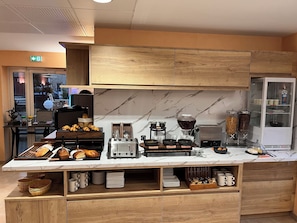 Breakfast, lunch and dinner served - Hôtel le Provence (Lanarce)