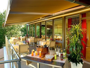 Breakfast, lunch and dinner served  - Hôtel le Provence (Lanarce)