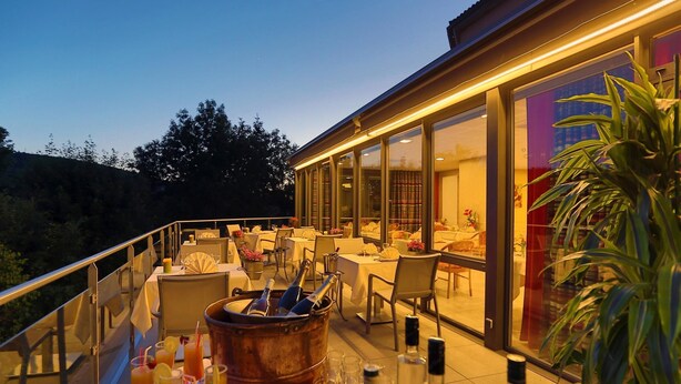 Breakfast, lunch and dinner served  - Hôtel le Provence (Lanarce)