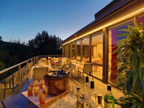 Frokost, lunsj og middag serveres, lokale retter 