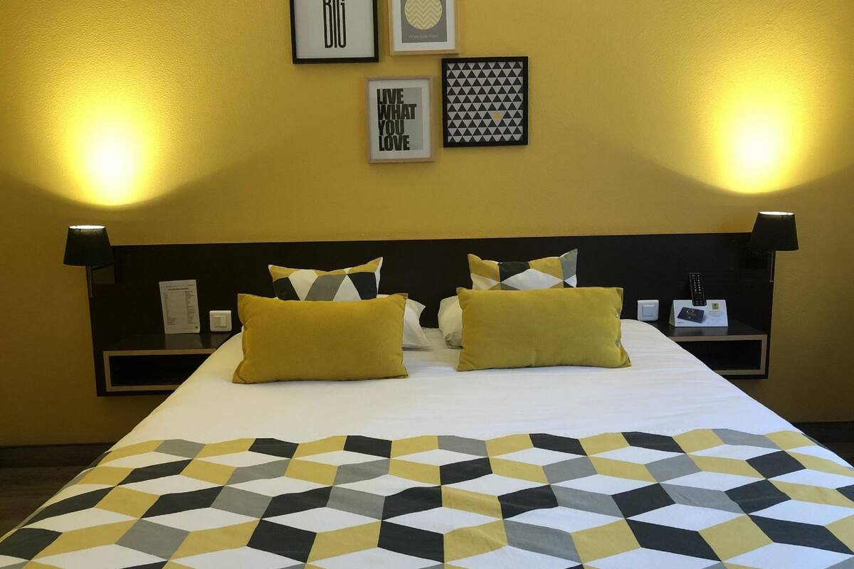 Double Room, Garden View | Cots/infant beds, rollaway beds, free WiFi, bed sheets