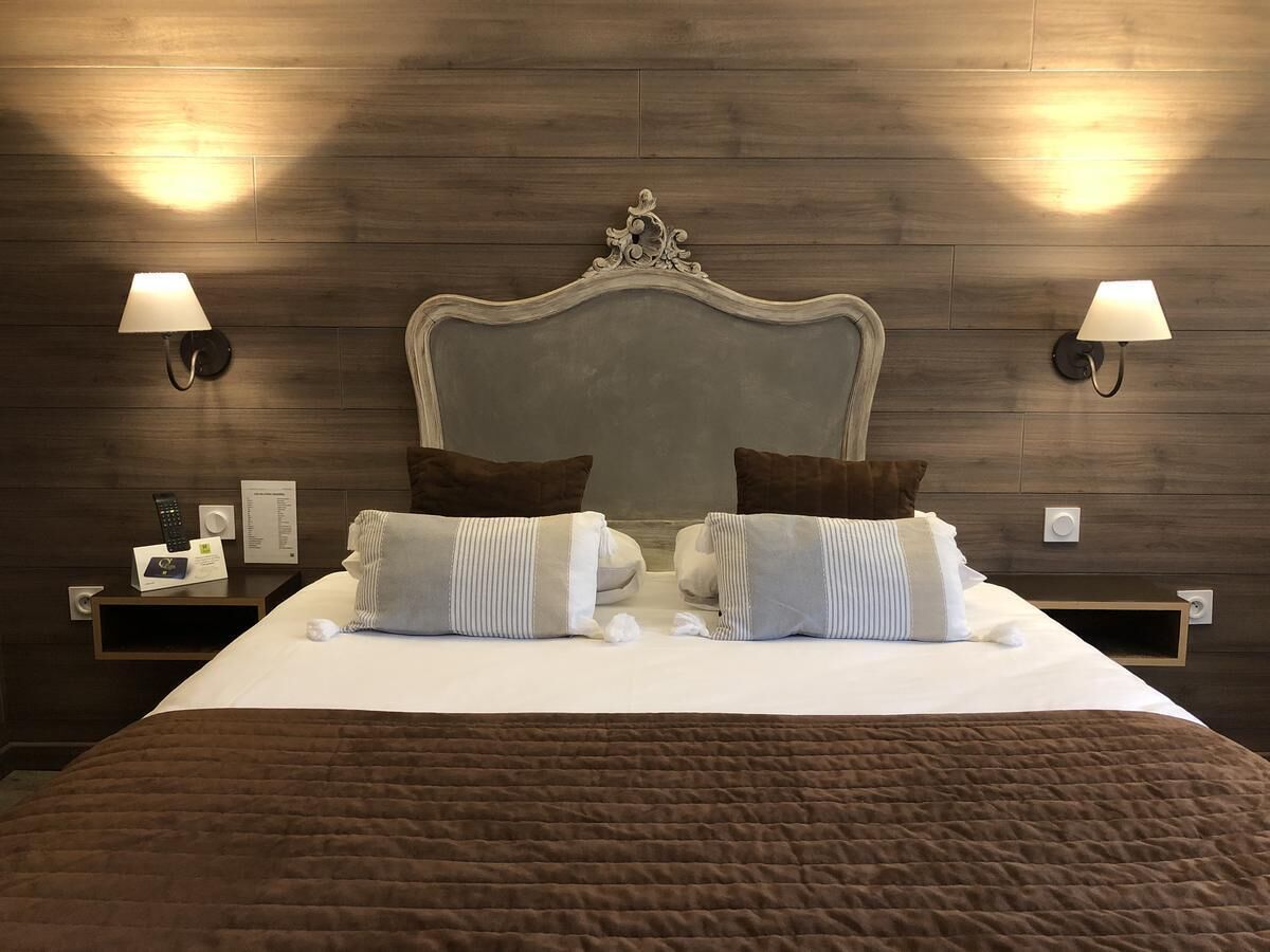 Cribs/infant beds, rollaway beds, free WiFi, bed sheets