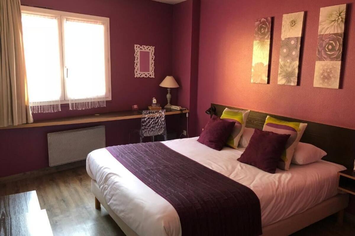 Cunas, camas plegables/adicionales, wifi gratis y ropa de cama
