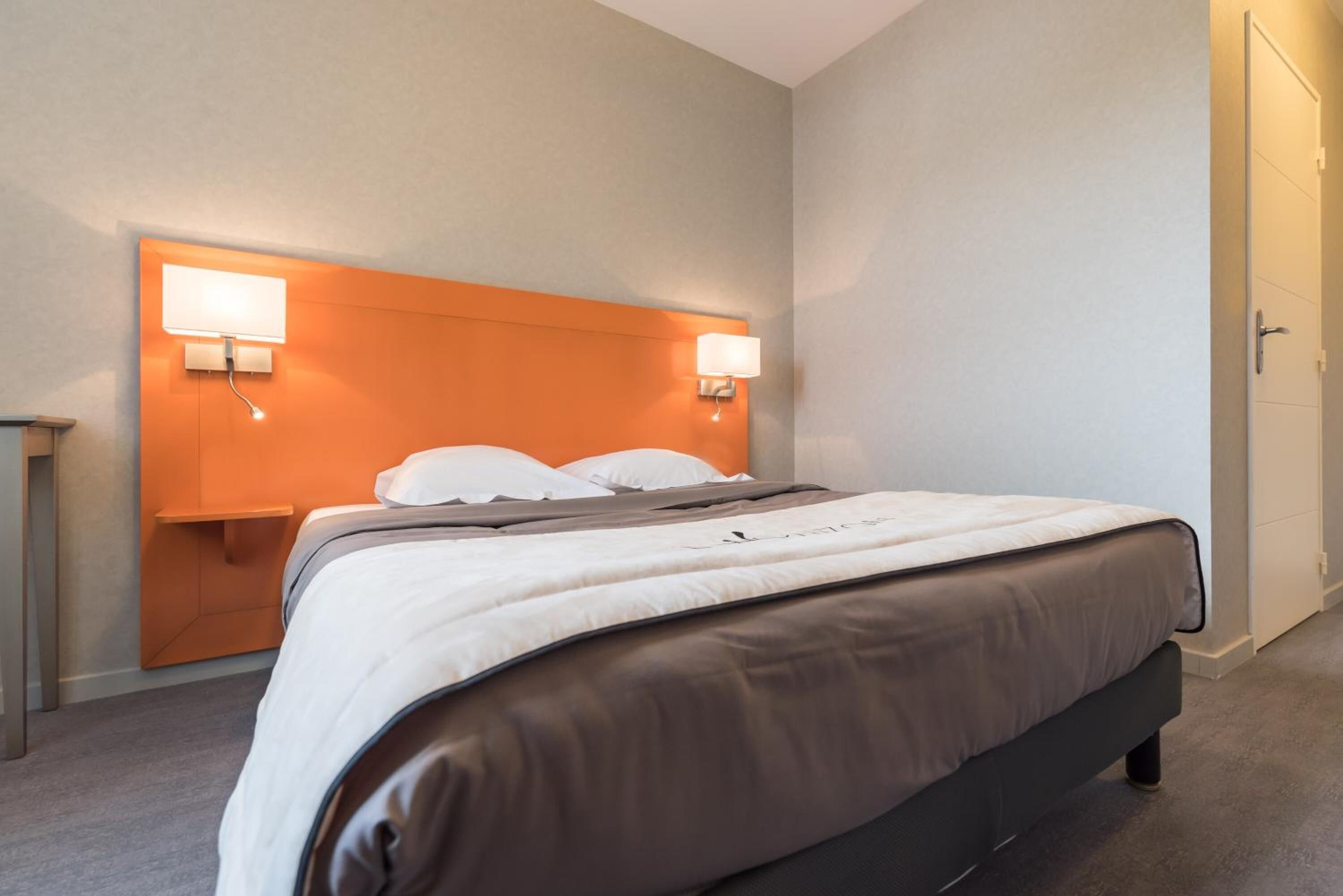 in-room safe, desk, free wifi