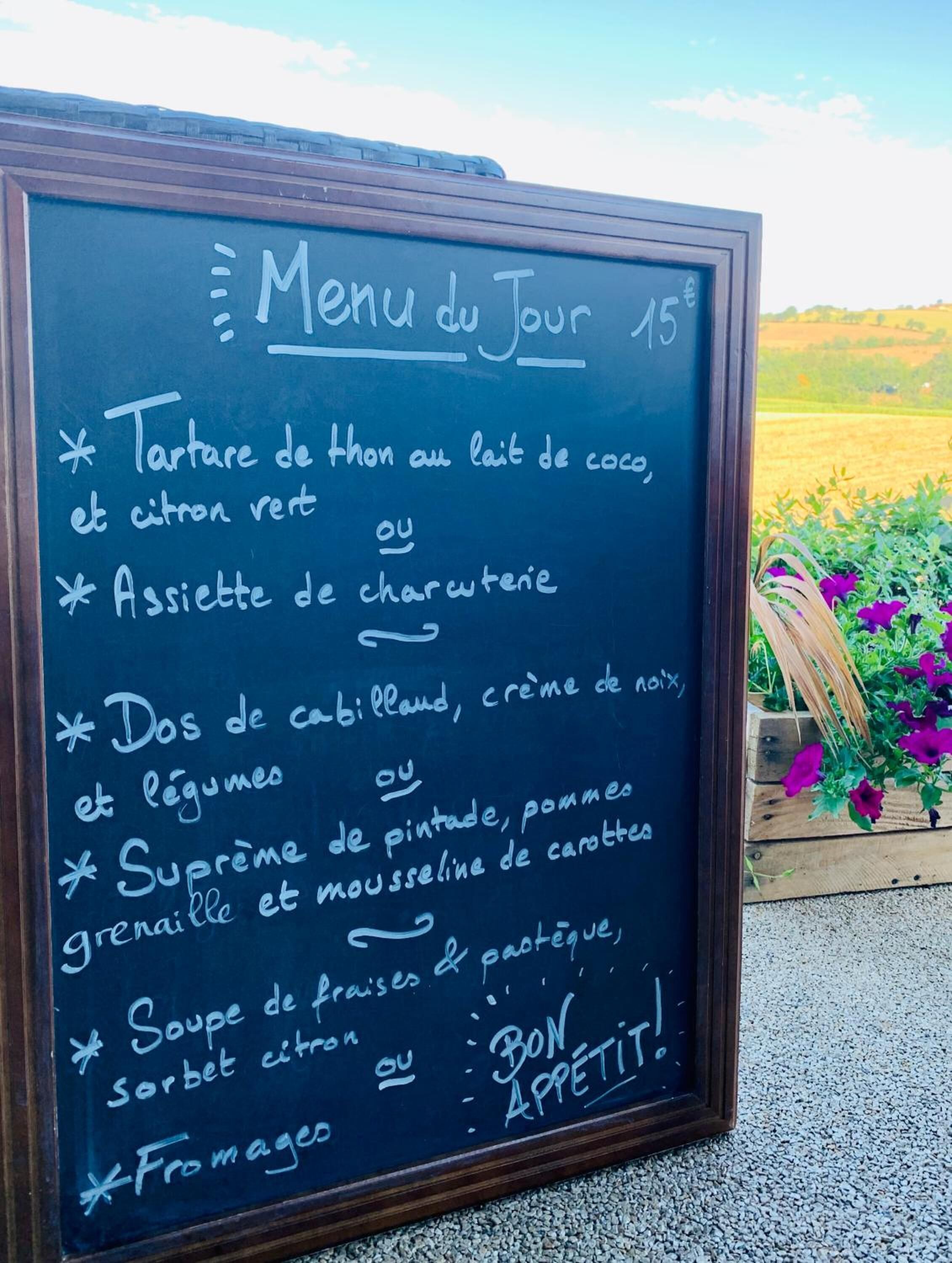 lunch and dinner served, international cuisine