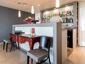 Bar (en el alojamiento)