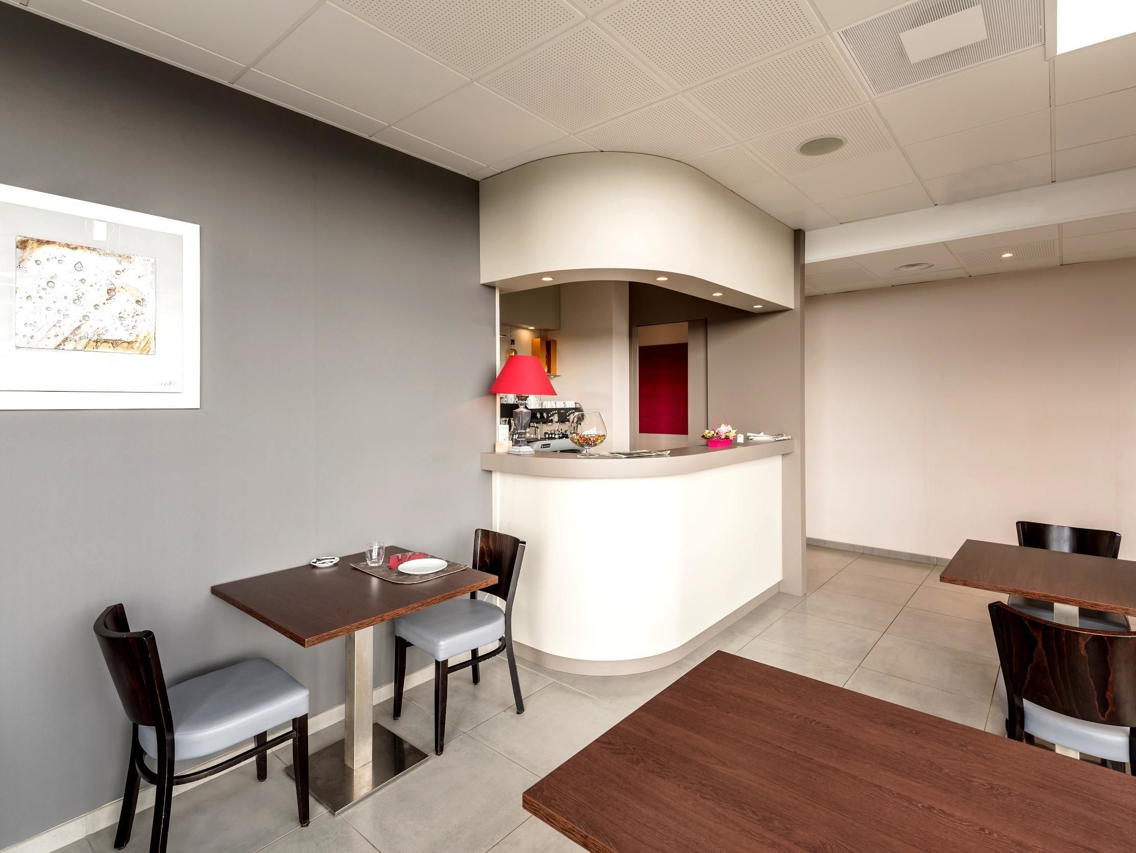 Kontinental frokost hver dag (EUR 9.8 per person)