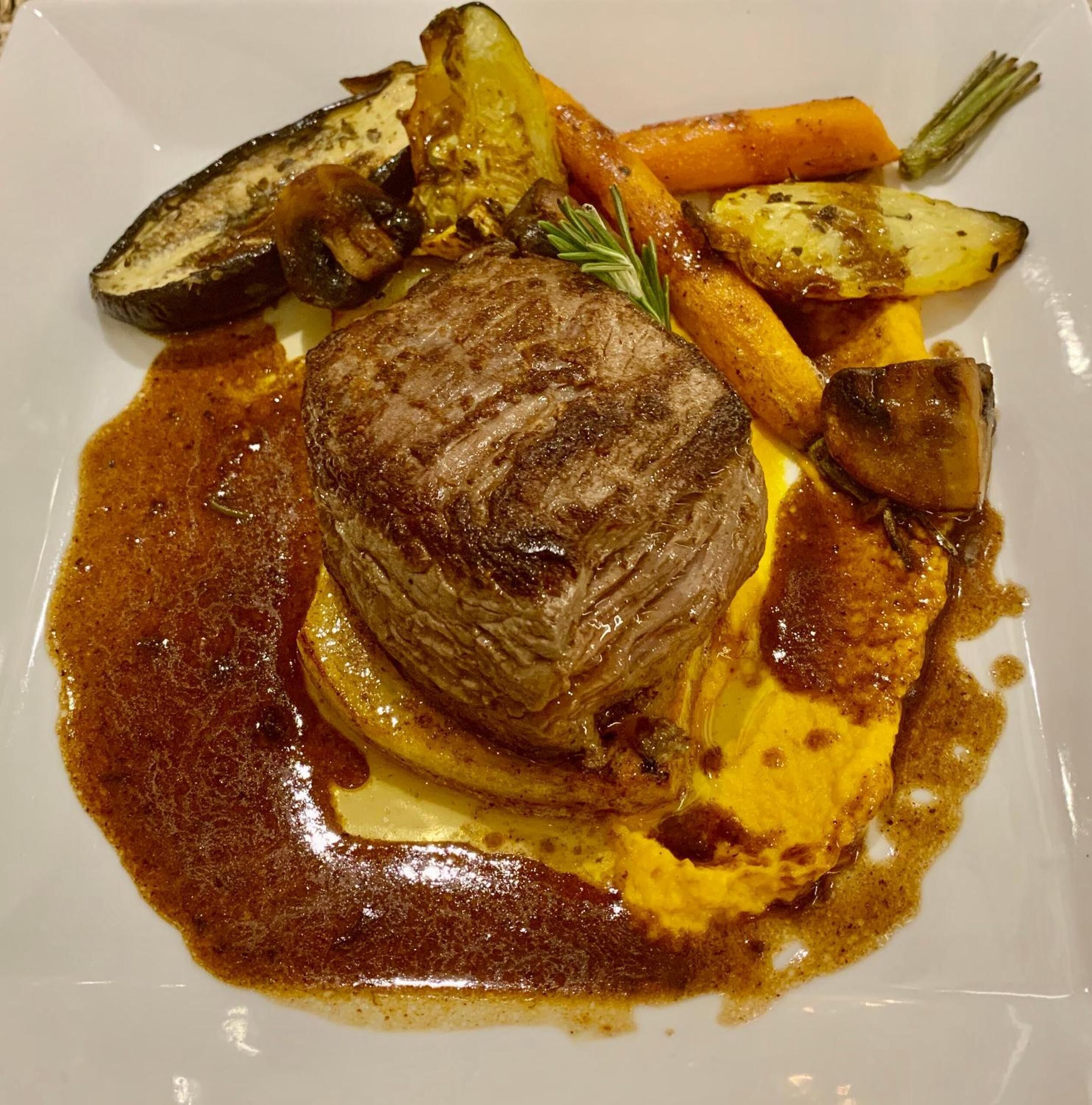 lunch and dinner served, international cuisine