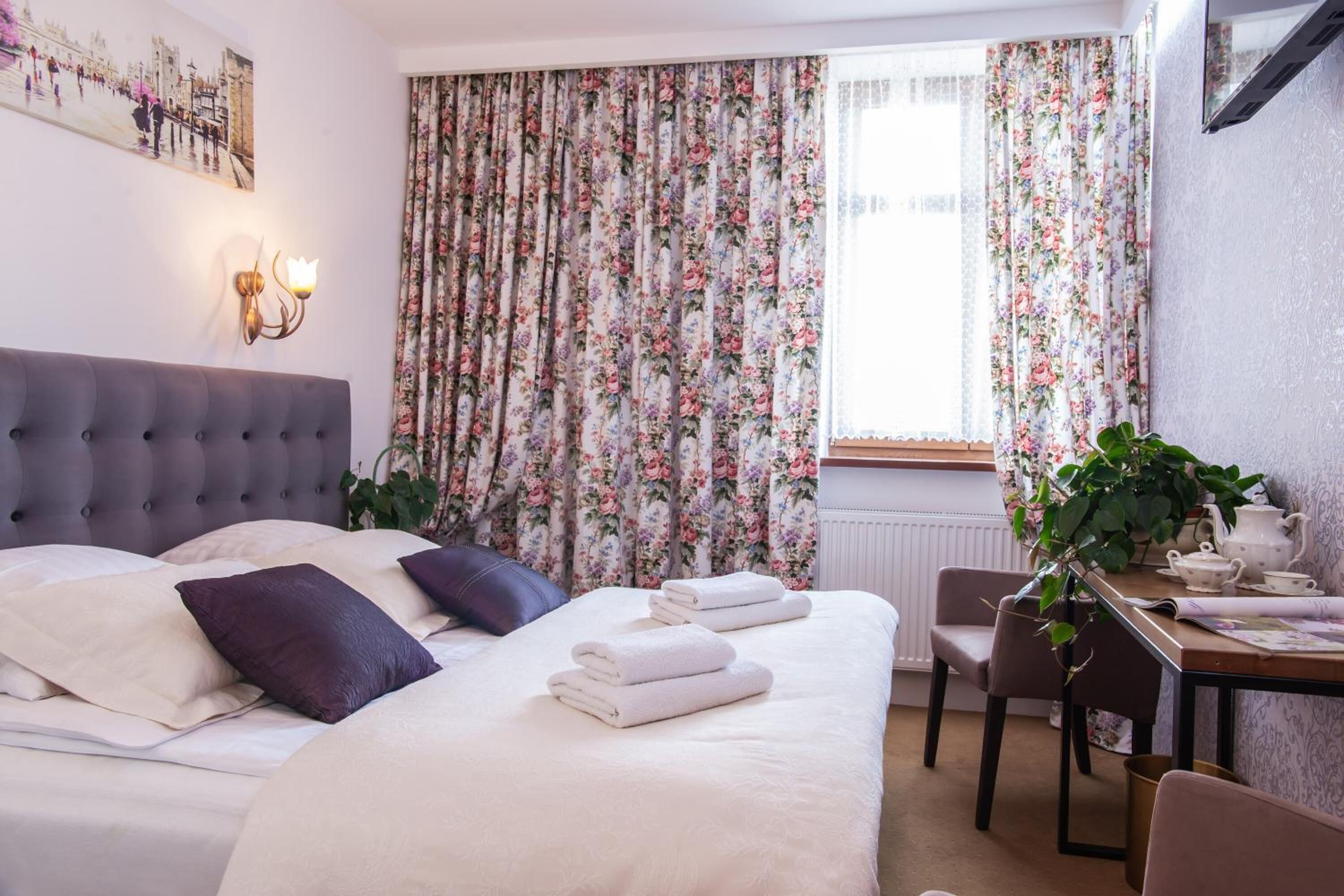 iron/ironing board, free wifi