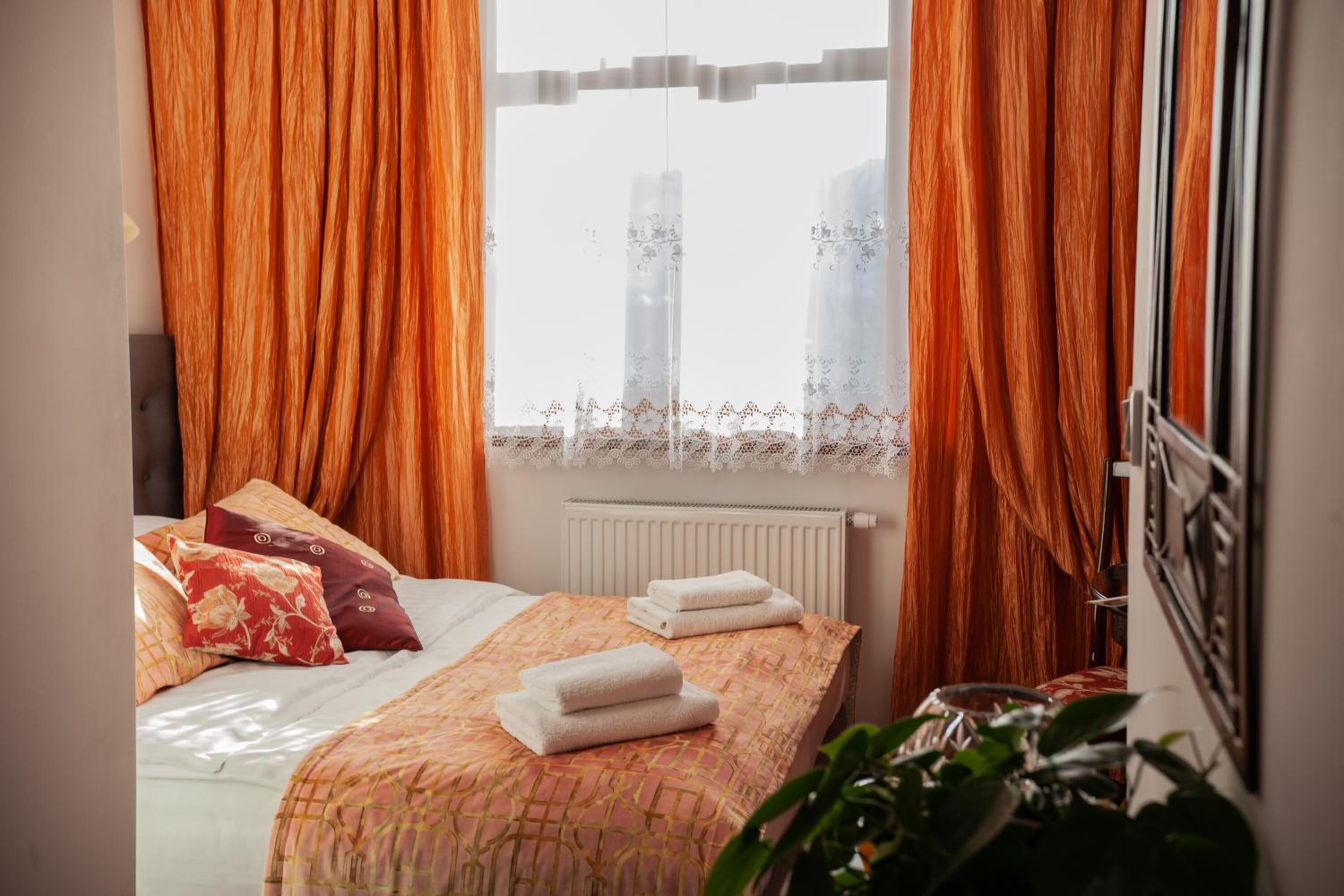 iron/ironing board, free wifi