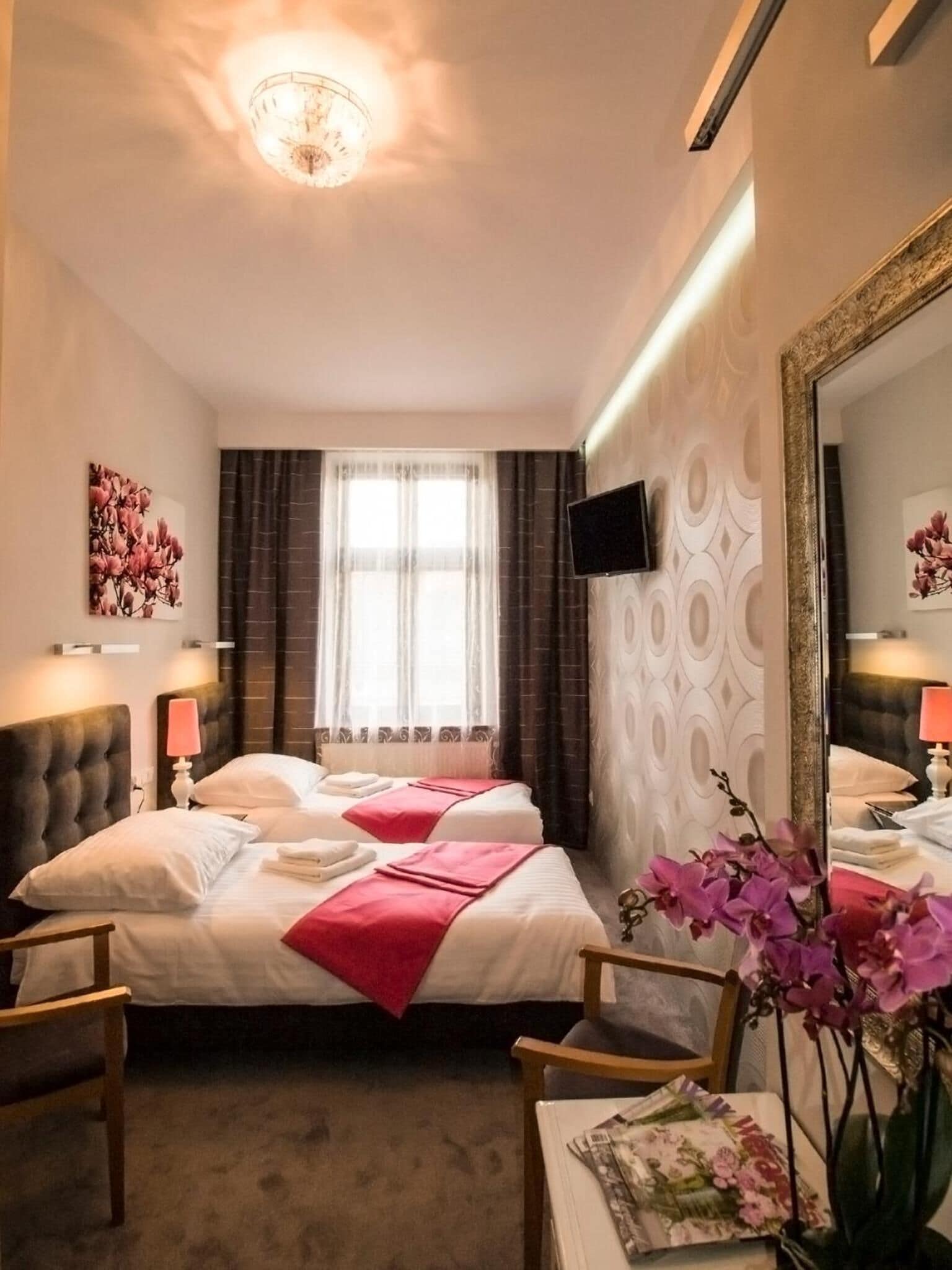 classic room, 1 king bed | iron/ironing board, free wifi