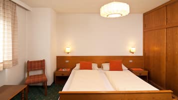 Premium bedding, in-room safe, desk, blackout curtains
