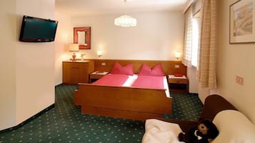Studio | Premium bedding, in-room safe, desk, blackout curtains