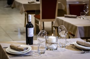 Breakfast, lunch and dinner served - BV President Hotel (Rende)
