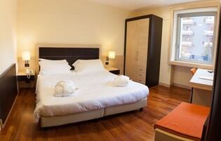 Ropa de cama de alta calidad y minibar 