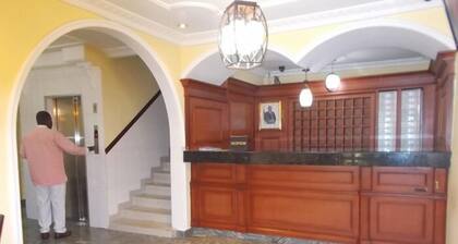 Le Best Hotel