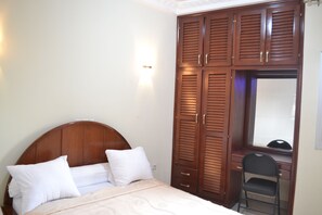 Double Room | Desk, blackout drapes, iron/ironing board, free WiFi - Le Best Hotel (Yaoundé)