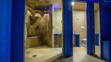 Suíte estúdio lua de mel | Roupas de cama premium, frigobar, cofres nos quartos