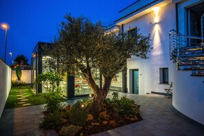 Façade de l’hébergement - soirée/nuit