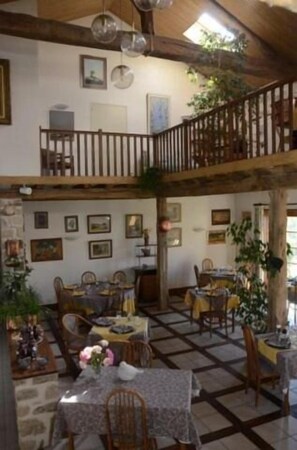 Lunch and dinner served  - Auberge la Source (Cieux)
