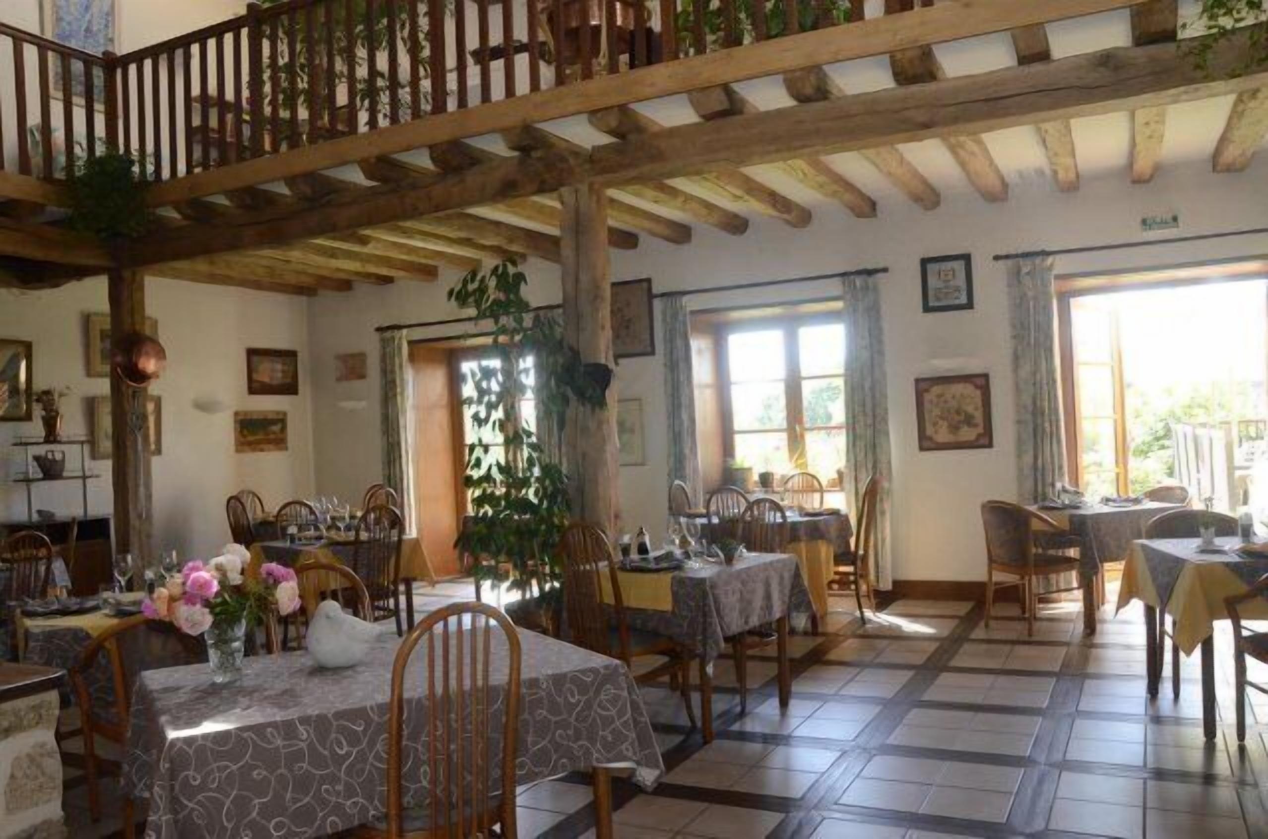 Déjeuner et dîner servis sur place, spécialités Cuisine régionale