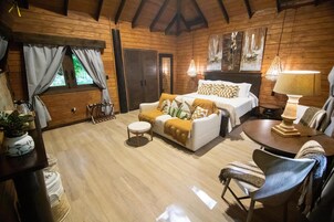 Exclusive Room | Individually decorated, individually furnished, bed sheets