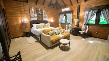 Exclusive Room | Individually decorated, individually furnished, bed sheets