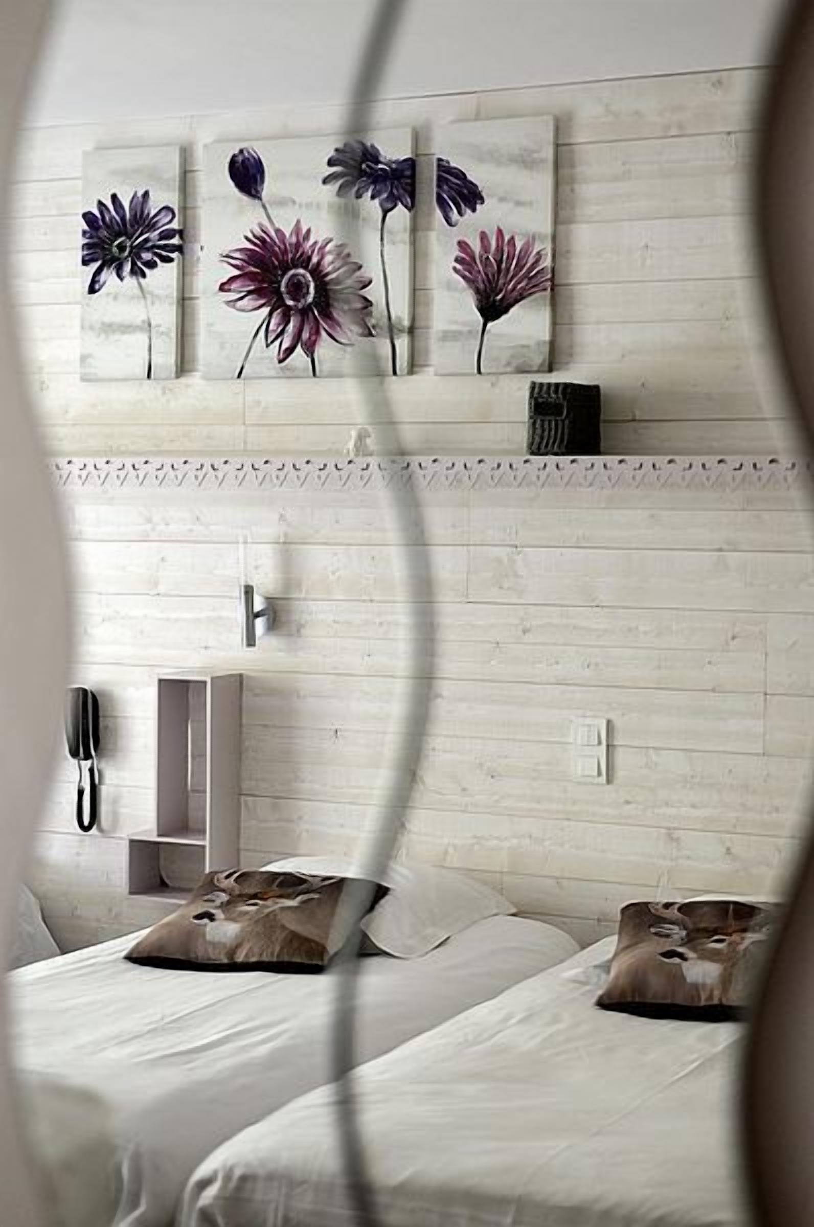 Soundproofing, free WiFi