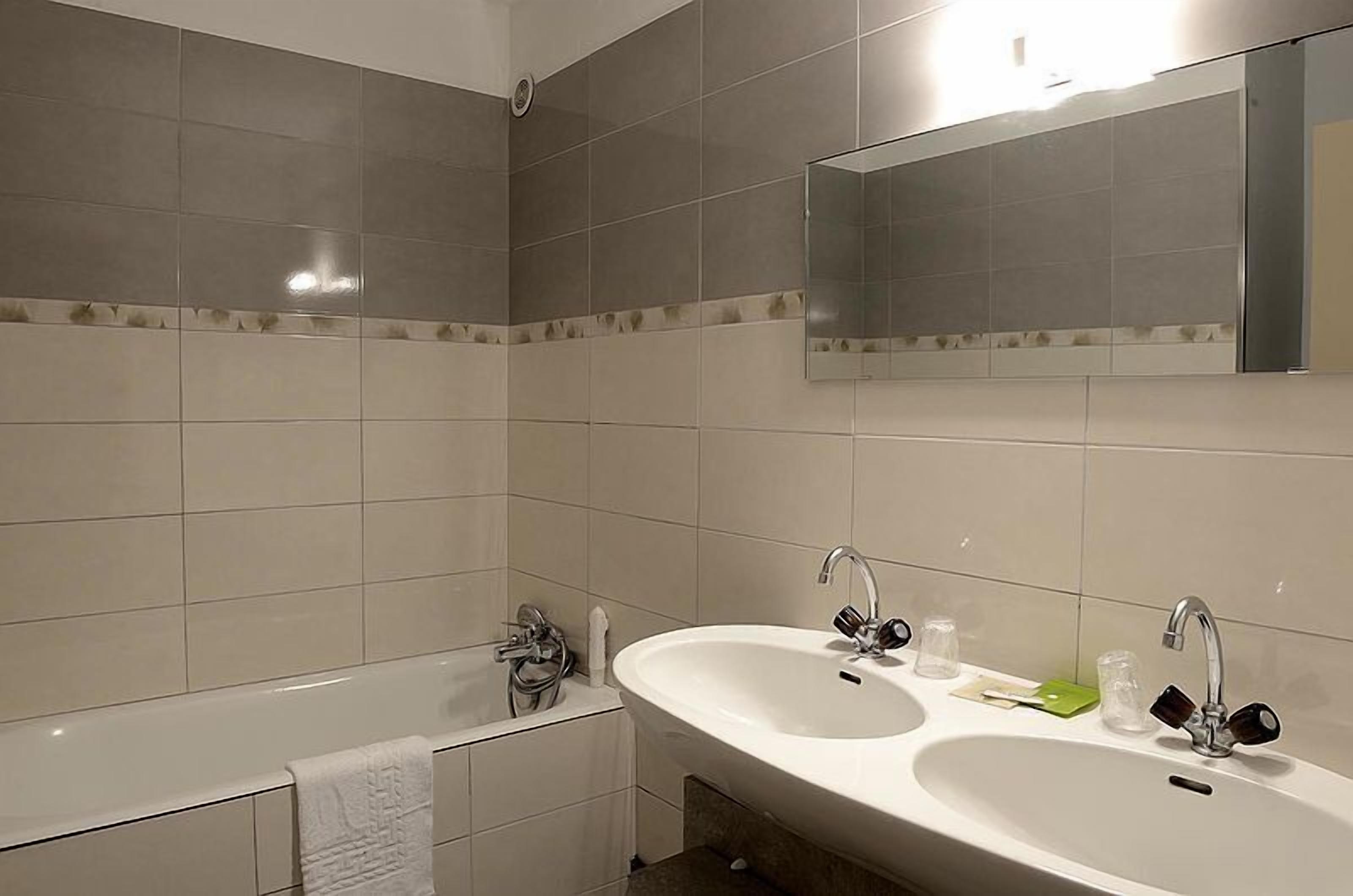 triple room, terrace | bathroom | hair dryer