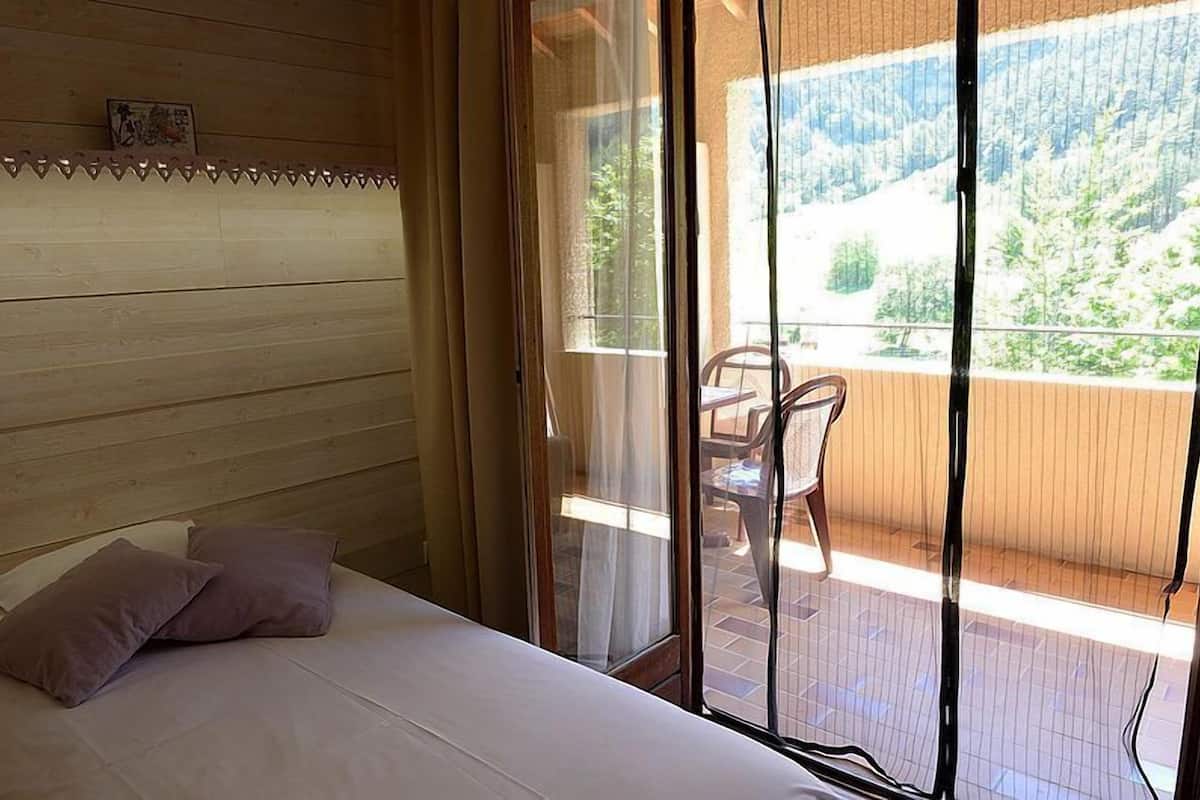 soundproofing, free wifi