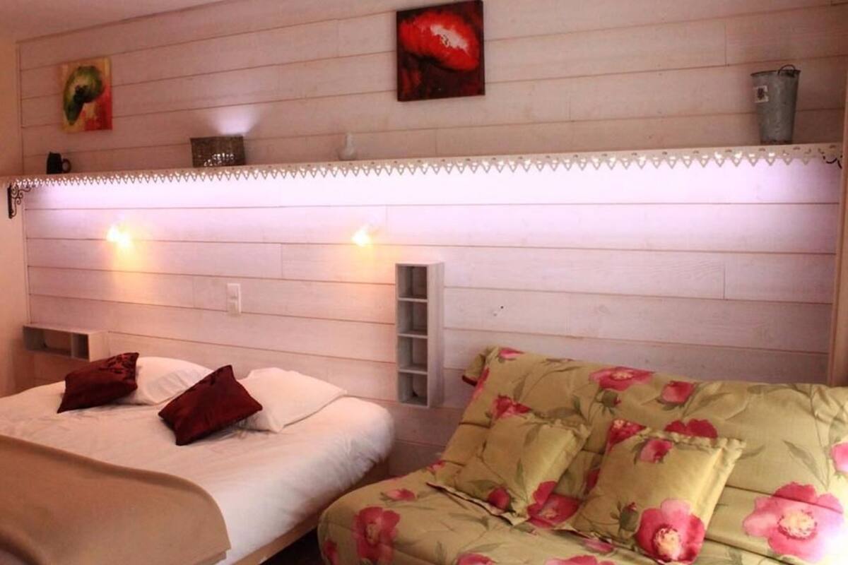 Soundproofing, free WiFi