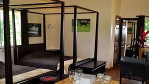Artículos del minibar gratis y caja de seguridad en la habitación 
