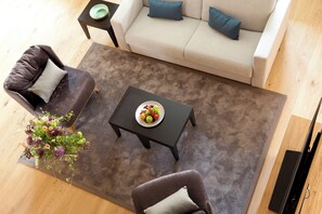 Maisonette | Hochwertige Bettwaren, Daunenbettdecken, Zimmersafe, Schreibtisch