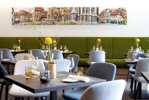 Der serveres morgenmad, aftensmad og lokale retter