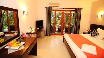 Deluxe Double Room, 1 Queen Bed, Private Bathroom, Garden View | Desk, iron/ironing board, WiFi, bed sheets