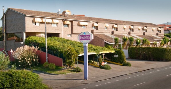 Vista frontal de la propiedad