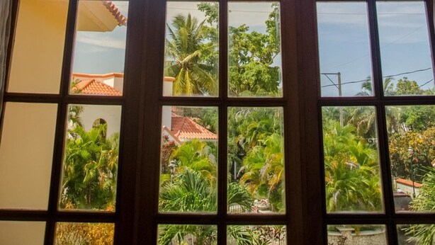 Four Bedroom House | Aire de séjour | Téléviseur à écran plat