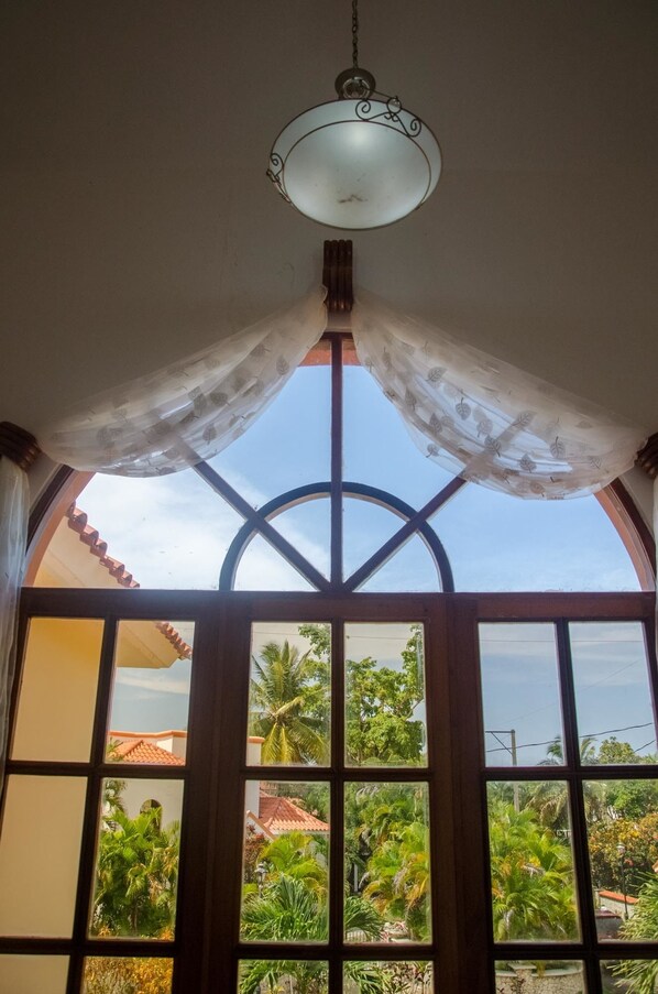 Four Bedroom House | 起居区 | 平板电视、iPod 基座