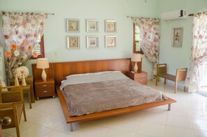 4 habitaciones, escritorio, tabla de planchar con plancha y wifi gratis 