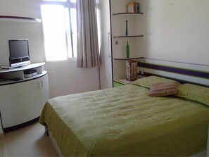 Standardzimmer | 4 Schlafzimmer, individuell eingerichtet, Schreibtisch