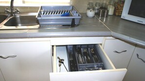 コンフォート コテージ 1 ベッドルーム (Drafstap Cottage) | 専用簡易キッチン | コーヒー / ティーメーカー、冷蔵庫、電子レンジ、オーブン