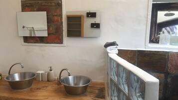 Chambre Double Deluxe (African Crags 1) | Salle de bain | Articles de toilette gratuits, sĂšche-cheveux