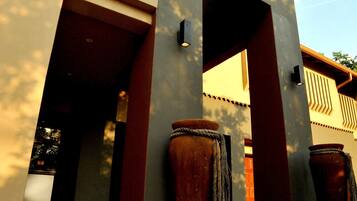 Pintu masuk hartanah