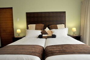 14 bedrooms, in-room safe, individually decorated - Sunset Manor Guest House (Potchefstroom)